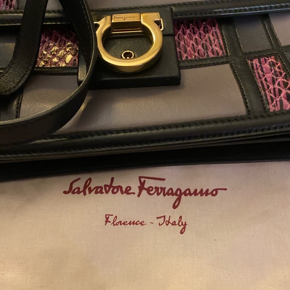Ferragamo Leather Patch bag. - Picture 10 of 10